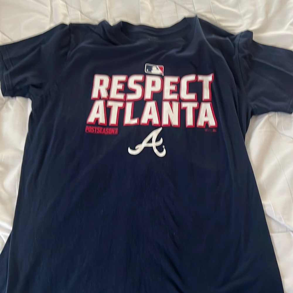 Atlanta Braves postseason tee shirt. Size large.